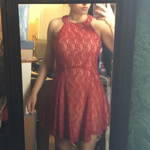 Cute above knee length red dress - Picture 2 of 5